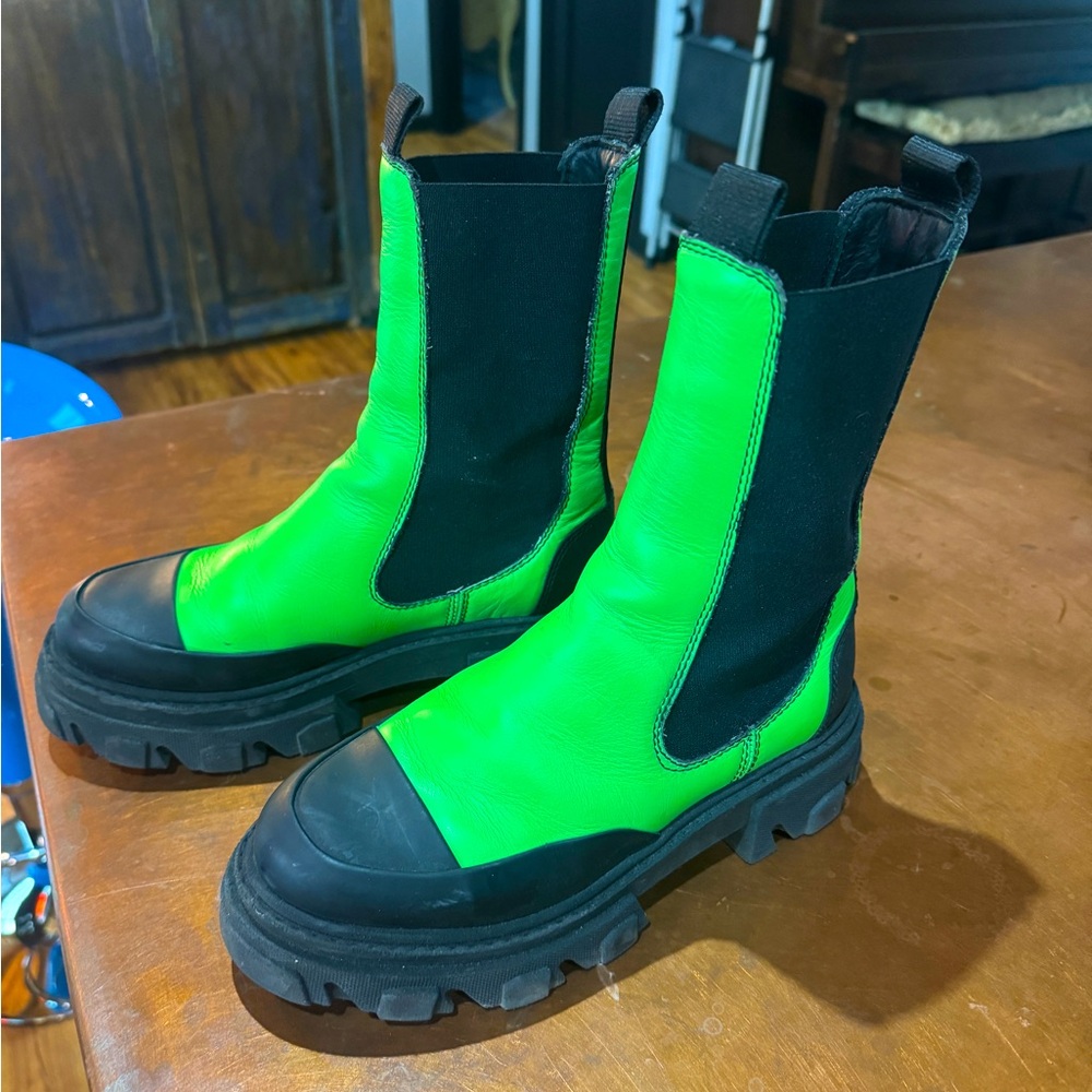 Ganni moon boots sz 37, very comfy